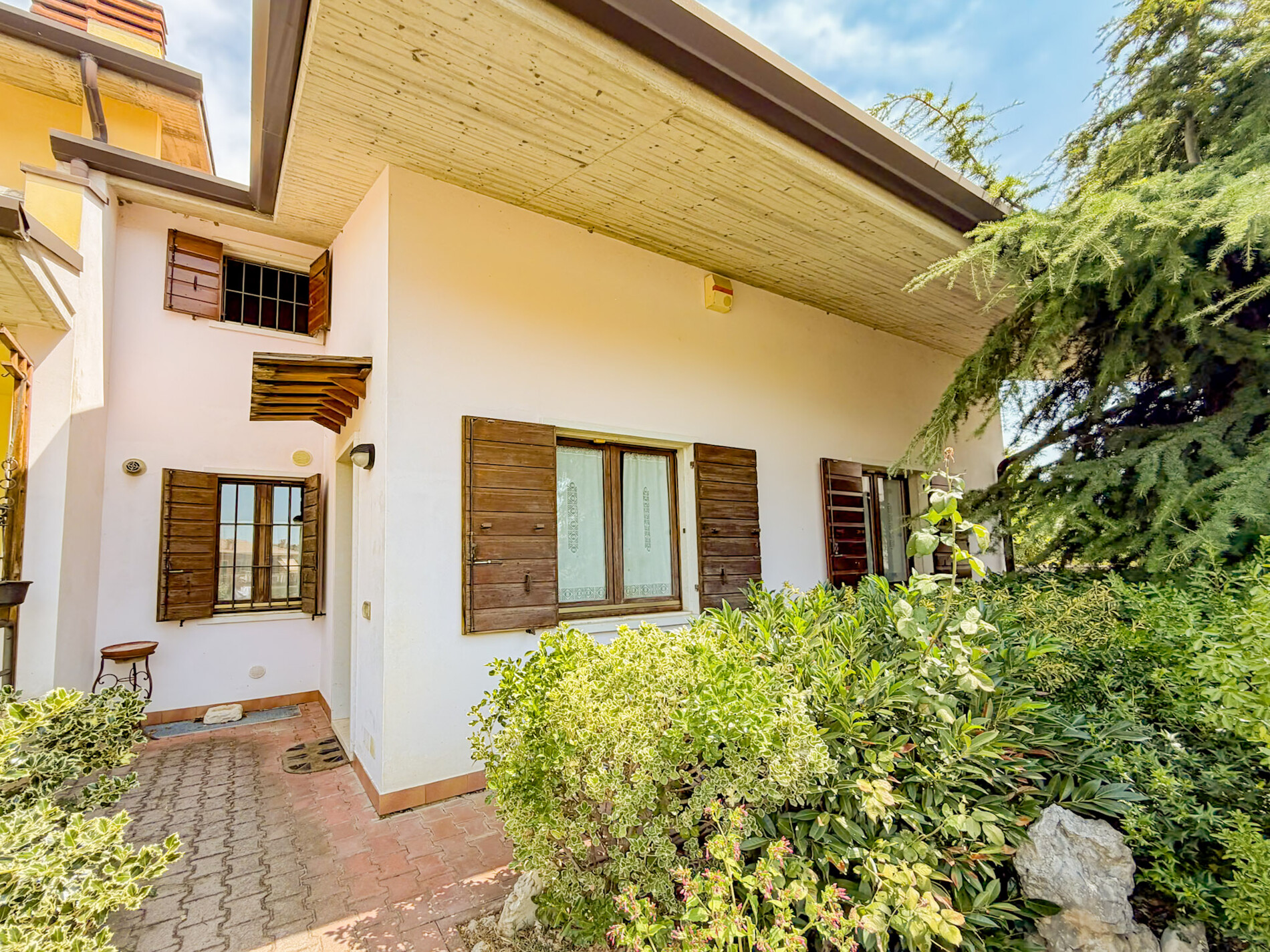 Property Photo (9922)