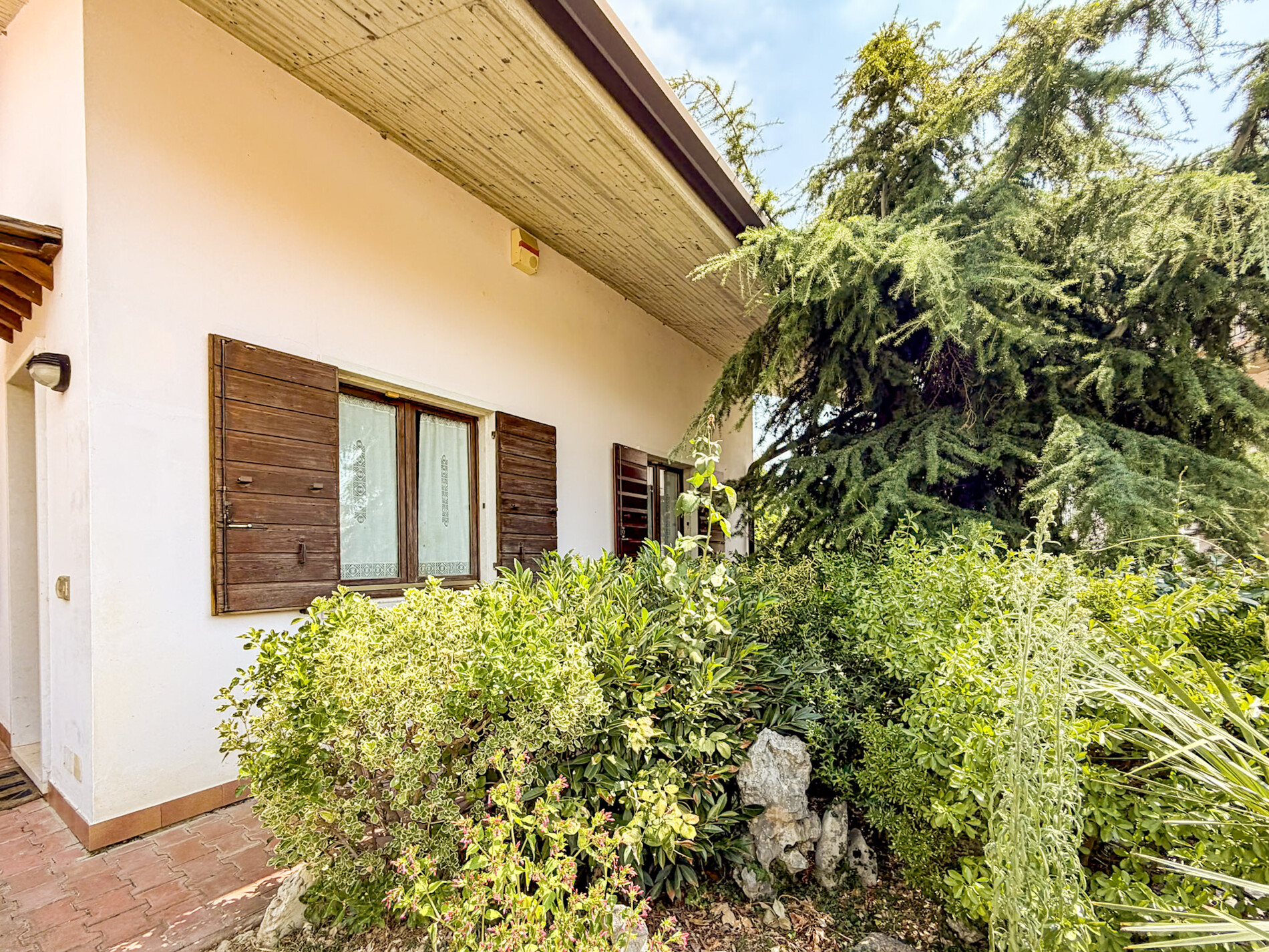 Property Photo (9989)
