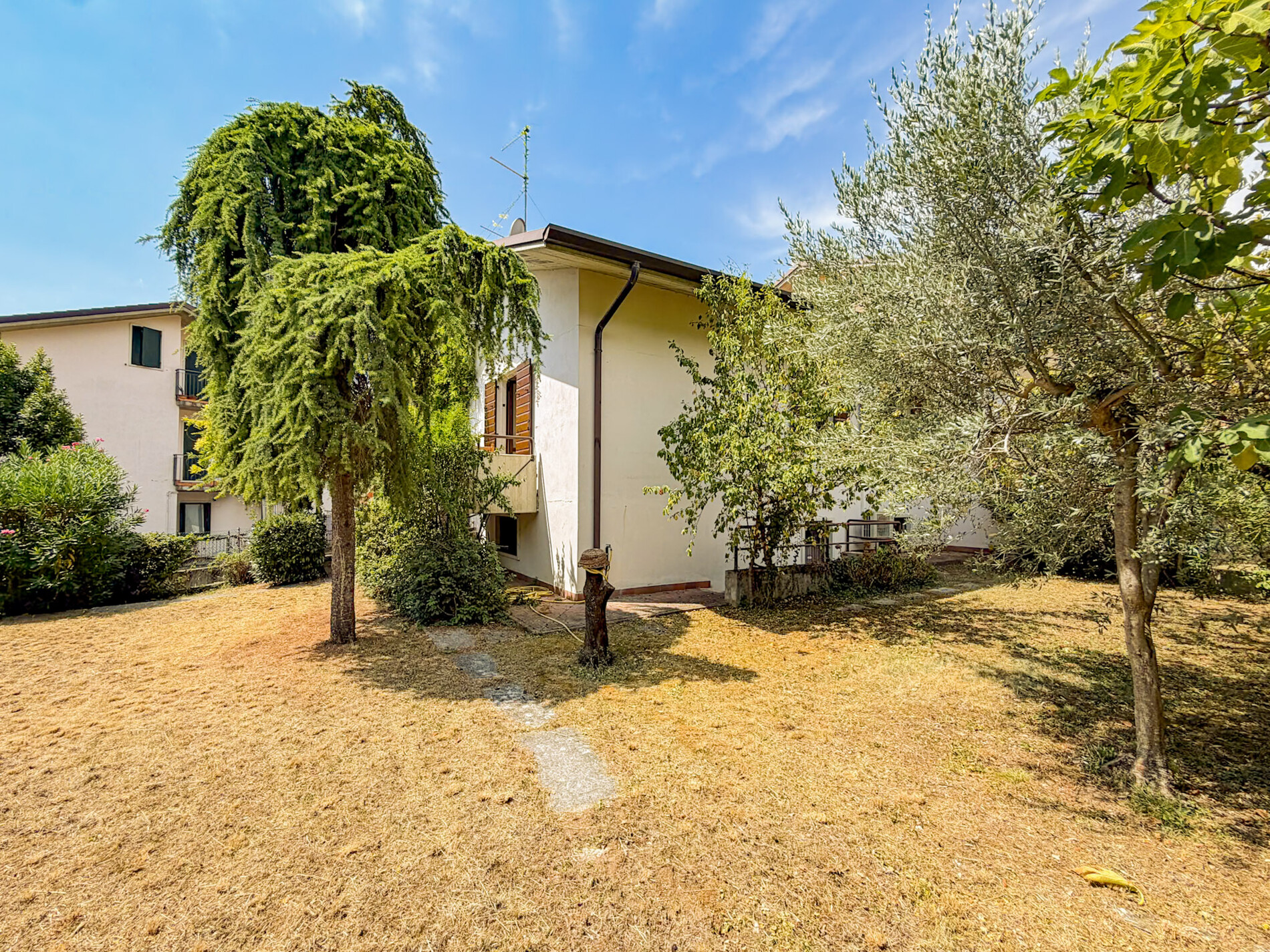 Property Photo (9957)